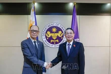 Le vice-président de l'Assemblée nationale Nguyên Duc Hai (à droite) et le ministre philippin des Finances Benjamin Diokno. Photo : VNA.
