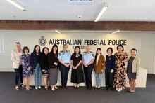 La délégation vietnamienne a l’occasion d’acquérir les expériences australiennes dans la promotion du rôle des femmes policières, notamment dans la prévention et la lutte contre la criminalité liée à la drogue. Photo : NDEL.