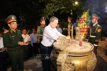 Le dirigeant Tô Lâm rend hommage aux héros morts pour la Patrie à Quang Tri. Photo : VNA