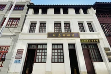 Située au 91 rue Hoa Son Nam (district de Wuhua, ville de Kunming, en Chine), l’ancienne résidence du Président Hô Chi Minh a été transformée en monument en mémoire de ce grand leader vietnamien. Ce monument a été inauguré le 24 mars 2023.