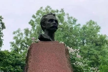 Le monument José Martí au jardin Tao Dan à Hanoï. Photo : VNA. 