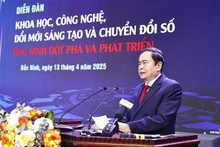 Le président de l'Assemblée nationale, Trân Thanh Mân, s'exprime lors du forum sur la science, la technologie, l'innovation et la transformation numérique à Bac Ninh. Photo : VNA. 