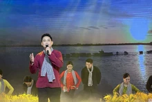 Un numéro artistique lors du programme « Le chant de l’amitié Vietnam — Chine », le 30 septembre à Hanoi. Photo: thoidai.