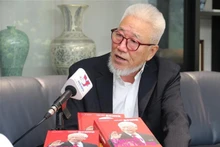 Cho Chul Hyeon, auteur du livre "Le Secrétaire général du Vietnam Nguyên Phu Trong". Photo : VNA.