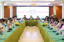 Lors du colloque « Hanoï — Ville pour la paix, 25 ans d’intégration et de développement », le 26 juillet à Hanoï. Photo: thoidai.