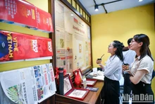 Avec son nouvel espace d'exposition, le journal Nhân Dân souhaite récréer un « kiosque à journaux » de Hanoï d’antan et promouvoir la culture de la lecture auprès des habitants. Photo: NDEL.