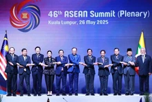 Les dirigeants lors de la session plénière du 46e sommet de l'ASEAN à Kuala Lumpur, le 26 mai. Photo : VNA.