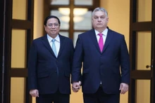 Le PM vietnamien Pham Minh Chinh (à gauche) et son homologue hongrois Viktor Orban. Photo : VNA.