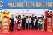 Da Nang accueille de premiers visiteurs étrangers le premier jour du Nouvel An lunaire. Photo : VNA.