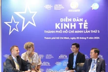 Rencontre entre Bui Xuân Cuong, vice-président du Comité populaire de Hô Chi Minh-Ville, et Torsten Bonew, maire adjoint de Leipzig (Allemagne), le 25 septembre, en marge du Forum économique de la mégapole du Sud 2024. Photo : VNA