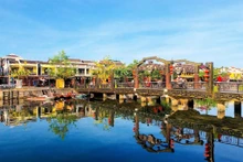 La ville de Hoi An (dans la province de Quang Nam, au centre) est l'une des destinations touristiques les plus attrayantes du Vietnam grâce à son architecture charmante et à ses rues anciennes et pittoresques. Photo: VNA.