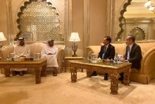 La séance de travail entre le ministre vietnamien de la Science et de la Technologie, Huynh Thanh Dat et le ministre l'Industrie et des Technologies avancées des EAU, Omar Al Suwaidi. Photo : VNA.