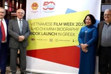 La Semaine du cinéma vietnamien 2025 a officiellement ouvert ses portes le 12 mai à Athènes, réunissant des responsables grecs, des diplomates étrangers, des habitants locaux et des Vietnamiens résidant à l'étranger. Photo : VNA. 