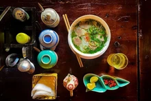 Le "phở" est un plat traditionnel de la cuisine vietnamienne, à base de bouillon de viande et de nouilles de riz, agrémentés de divers ingrédients. Photo : NDEL.