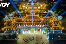 La beauté splendide de la Citadelle impériale de Huê dans la nuit. Photo : VOV. 