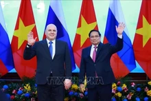 Le Premier ministre vietnamien Pham Minh Chinh (droite) et le Premier ministre russe, Mikhaïl Michoustine à Hanoï. Photo : VNA.