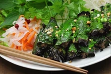 Le “bò nướng lá lốt” vietnamien. Photo : VOV. 