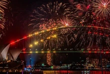 Le monde célèbre 2025 dans un festival de lumières