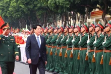 Le président Luong Cuong rend visite au Corps d’armée 12. Photo : VNA.