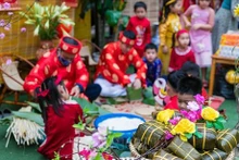 Le Têt traditionnel est la fête la plus importante de l’année pour les Vietnamiens, car c’est le temps des retrouvailles en famille, des visites aux proches et amis... Photo : VNA.