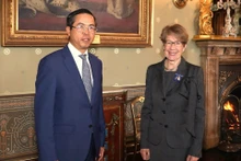L'ambassadeur vietnamien en Australie, Pham Hung Tam (à gauche), et la gouverneure de la Nouvelle-Galles du Sud, Margaret Beazley. Photo: baoquocte.vn.