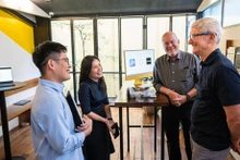 Le PDG du géant américain de la technologie Apple visite le Vietnam. Photo : Vietnamnet