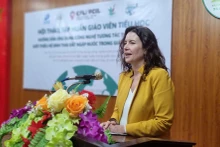 Leigh McCumber, conseillère politique et d’information culturelle de l’ambassade du Canada au Vietnam, également directrice du programme FCIL, prend la parole lors de l'ouverture de l'atelier de formation. Photo : thoidai.vn.