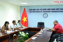 Rencontre entre le vice-président permanent du Comité de la paix du Vietnam et également vice-président permanent de la Fondation pour la paix et le développement du Vietnam (VPDF), Tran Dac Loi, et le secrétaire permanent du Conseil mondial de la paix (WPC), Iraklis Tsavdaridis, le 26 août à Hanoï. Photo: thoidai.