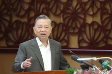 Le secrétaire général du Parti communiste du Vietnam, To Lam, s'exprime lors de la séance de travail. Photo : VNA.
