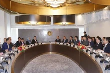 Rencontre entre le Président de l'AN du Vietnam, Vuong Dinh Huê, et des représentants du Parlement thaïlandais. Photo : VNA.