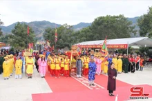 Lors de la cérémonie d'ouverture de la Fête d’offrande d'encens au temple Hai Ba Trung, le 9 février dans le district de Song Ma, province de Son La. Photo: baosonla.vn.