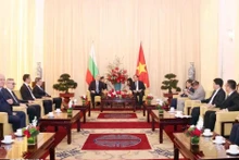 Lors de l’entrevue entre le secrétaire du Comité municipal du Parti Nguyên Van Nên et président bulgare Rumen Radev, à Hô Chi Minh-Ville, le 27 novembre. Photo : VNA.