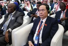 Une délégation de l'AN vietnamienne, conduite par son vice-président permanent Tran Thanh Man, a assisté à la cérémonie d'ouverture de l'Assemblée générale de l'UIP à Bahreïn, le 11 mars 2023. Photo: VNA.
