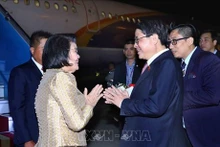 Le Vice-Président de l'AN vietnamienne, Nguyen Duc Hai (à droite), accueille la Présidente de l'AN cambodgienne, Samdech Khuon Sudary, le 30 novembre à Hanoi. Photo: VNA.
