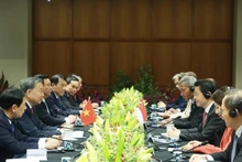 Entretien entre le secrétaire général du PCV Tô Lâm et le Premier ministre singapourien, Lawrence Wong. Photo : VNA. 