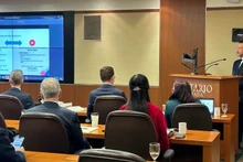 Lors du séminaire pour préparer la prochaine visite de la délégation commerciale du Canada au Vietnam en mars. Photo : VNA.