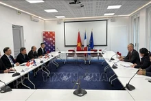 Lors de la rencontre entre les dirigeants des provinces vietnamiennes et du MEDEF. Photo : VNA.