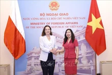 La vice-ministre des Affaires étrangères, Le Thi Thu Hang (droite), et la sous-secrétaire d'État au ministère polonais des Affaires étrangères, Anna Krystyna Radwan-Röhrenschef. Photo : VNA.