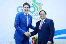 Les Premiers ministres canadien et vietnamien Justin Trudeau et Pham Minh Chinh. Photo: VNA.