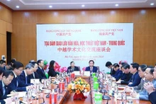 Colloque sur la coopération Vietnam - Chine dans les domaines culturel et académique, le 11 janvier à Hanoi. Photo : VNA.