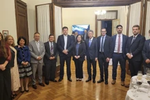 Les ambassadeurs de l'ASEAN accrédités en Argentine, lors d'une séance de travail avec le ministre paraguayen de l'Industrie et du Commerce, Javier Giménez. Photo: Ambassade du Vietnam en Argentine.