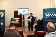 L'ambassadeur désigné Nguyên Van Hai présente des potentiels économiques du Vietnam aux entreprises mexicaines. Photo: VNA.