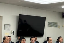 Le ministre vietnamien du Plan et de l'Investissement Nguyen Chi Dung et la délégation vietnamienne au dialogue. Photo : VNA.