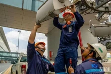 En 2024, l'aéroport international de Noi Bai a réussi à économiser près de 614 500 kWh d'électricité, soit environ 1,8 milliard de dôngs. Photo: NDEL
