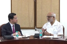 L'ambassadeur du Vietnam en Inde, Nguyen Thanh Hai, lors d'une rencontre le 12 mai avec le secrétaire général du CPI-M, M.A. Baby. Photo : VNA.