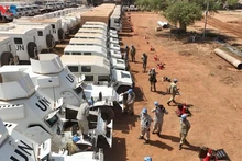 Une délégation de l'UNISFA inspecte les capacités opérationnelles de l’Équipe de génie militaire numéro 3 du Vietnam. Photo : VOV.