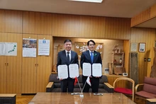 Signature du protocole d'accord de coopération entre le Vietnam et le Japon dans la gestion forestière. Photo : VNA.