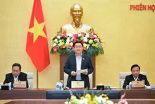 Le Président de l’Assemblée nationale du Vietnam, Vuong Dinh Huê (debout). Photo: quochoi.vn.