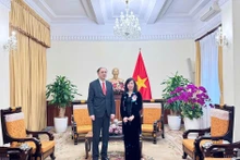 La vice-ministre Le Thi Thu Hang et l'ambassadeur d'Arménie au Vietnam, Suren Baghdasaryan. Photo : ministère vietnamien des Affaires étrangères. 