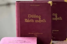 Édition spéciale du livre « La voie révolutionnaire » du Président Hô Chi Minh.